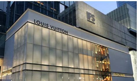 louis vuitton entering china